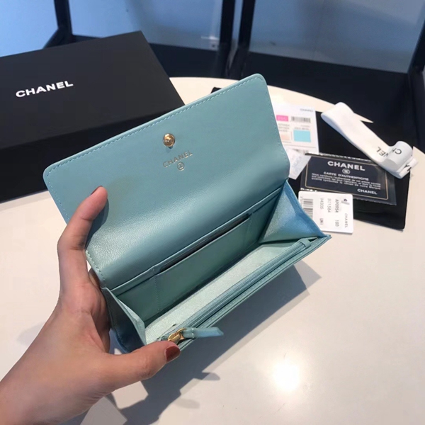 シャネル財布着用イメージ